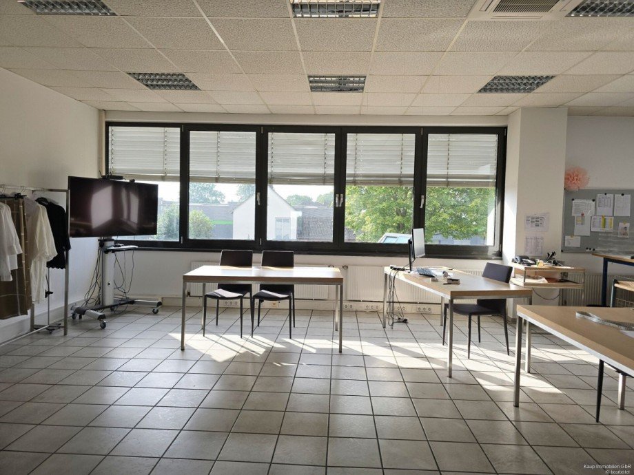 8817-27 Halle / Lager / Produktion G�tersloh