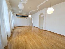  Helle Altbau-B�rofl�che mit repr�sentativen R�umlichkeiten in Rheda
