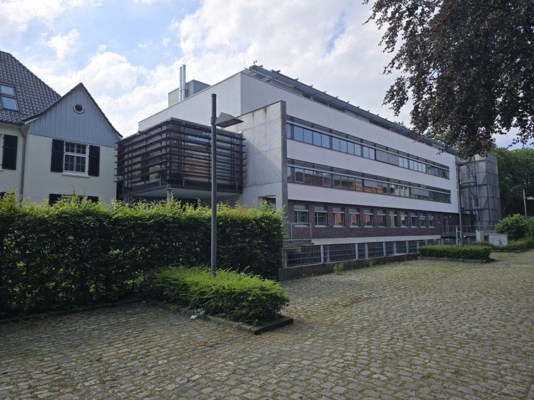 8887-1 G�tersloh - GT-Mitte, Stadtpark, Mohnspark B�rofl�che Repr�sentativ, barrierefrei, zentral gelegen: Moderne B�rofl�che mit Stellpl�tzen in G�tersloh