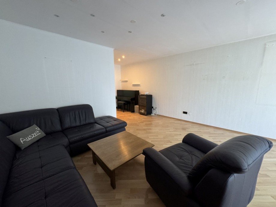 Wohnzimmer mit Durchgang zum Esszimmer Reihenmittelhaus G�tersloh
