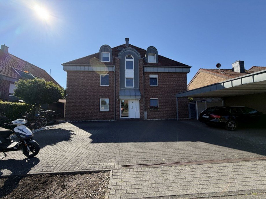 Stra�enansicht Dachgeschosswohnung G�tersloh