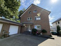 Hauptbild Gute, ruhige Wohnlage in GT-Avenwedde - Dreifamilienhaus mit zwei Garagen in der Reinkebachsiedlung