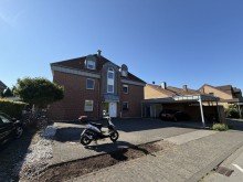Stra�enansicht Balkon mit Blick in die freie Landschaft - Gem�tliche 2-ZKB-Dachgeschosswohnung in G�tersloh-Spexard
