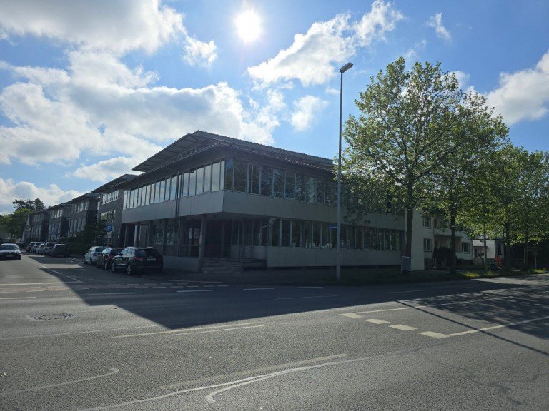 Bild1 G�tersloh B�ro / Praxis Repr�sentativ, barrierefrei, zentral gelegen: Modernes B�rogeb�ude mit Tiefgarage in G�tersloh