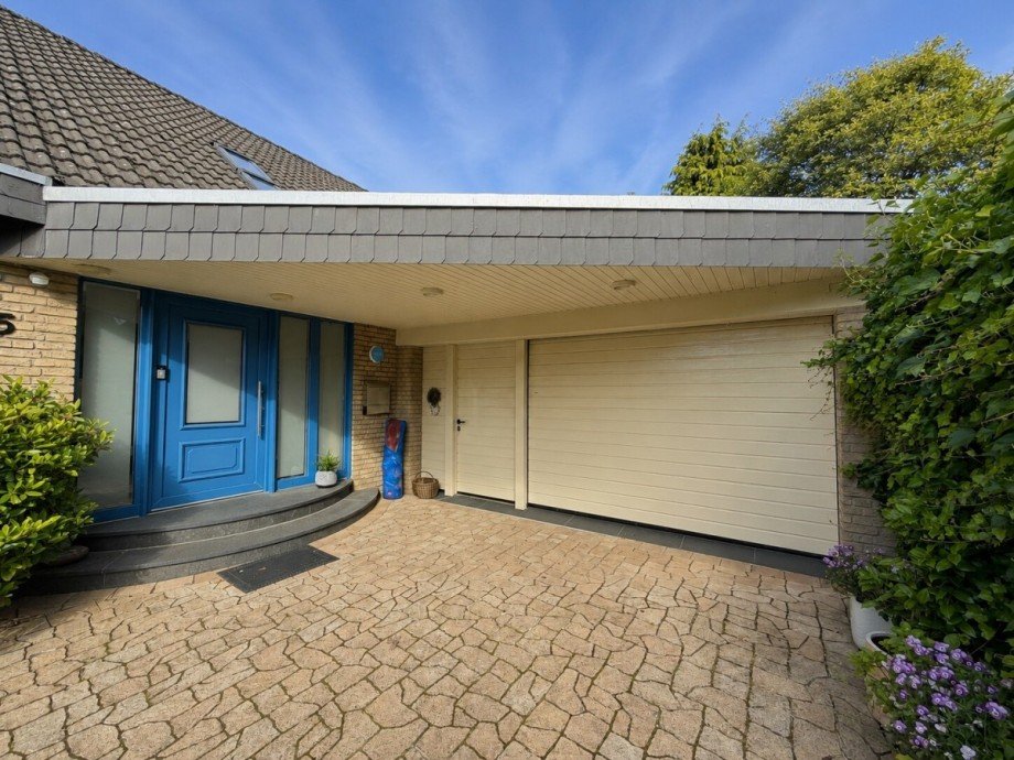 Eingangsbereich mit Garage Einfamilienhaus G�tersloh / Isselhorst