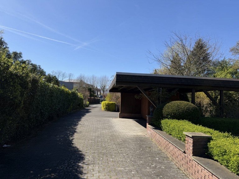 Bild1 Rietberg Einfamilienhaus Gro�es Wohnhaus mit sep. Baugrundst�ck in Rietberg