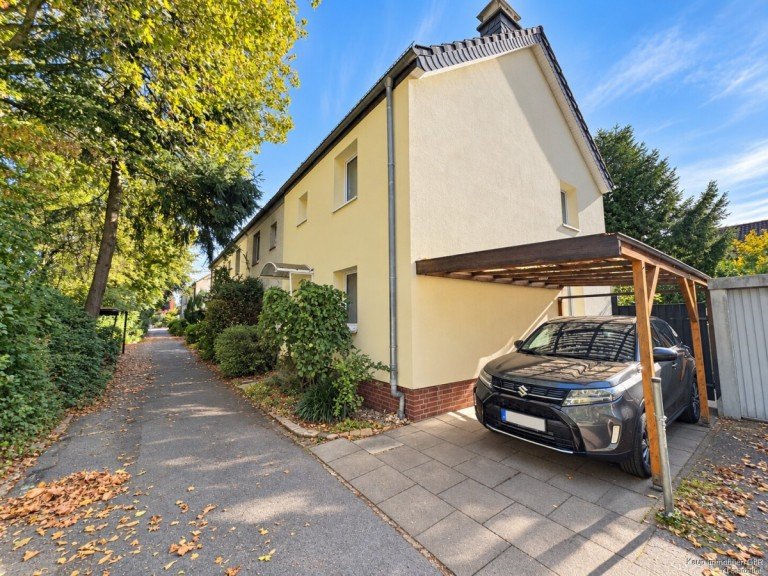 Westansicht mit Privatzuwegung G�tersloh - GT-West, Pavenst�dt Reihenendhaus Reihenendhaus auf Erbbau-GS in G�tersloh-Pavenst�dt